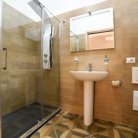 Al Console Depandance Con Jacuzzi Per Coppia Гостевой дом Монополи