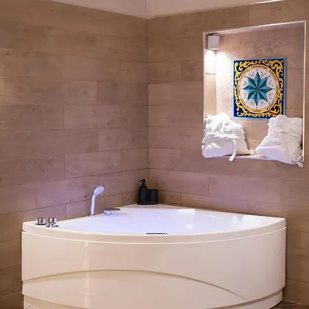 Al Console Depandance Con Jacuzzi Per Coppia 3* Монополи