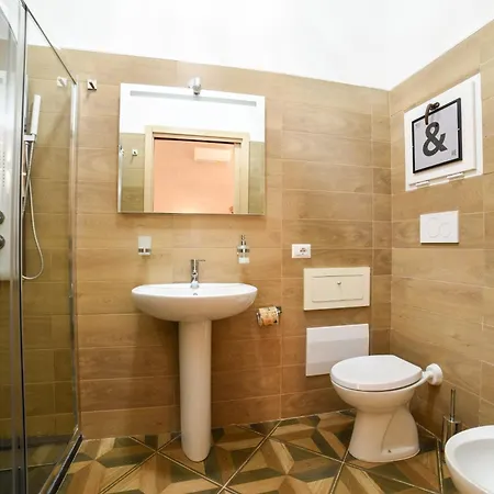 Al Console Depandance Con Jacuzzi Per Coppia *