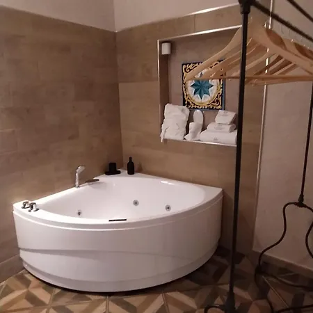 Penzion Al Console Depandance Con Jacuzzi Per Coppia 3*